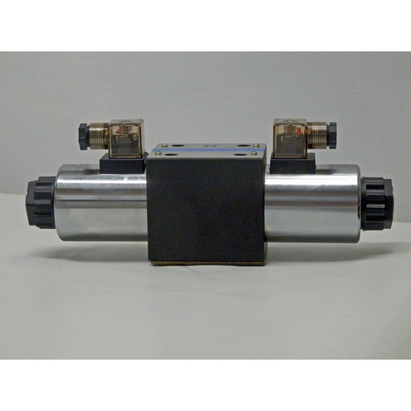Directional control valve, 80 L/min, 4 ways, 3 position, open center, double solenoid.