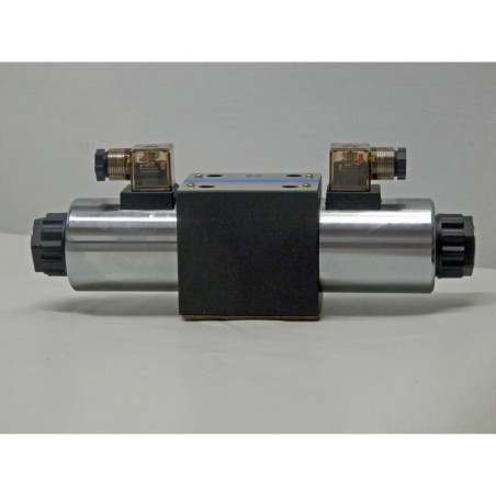 Directional control valve, 80 L/min, 4 ways, 3 position, open center, double solenoid.